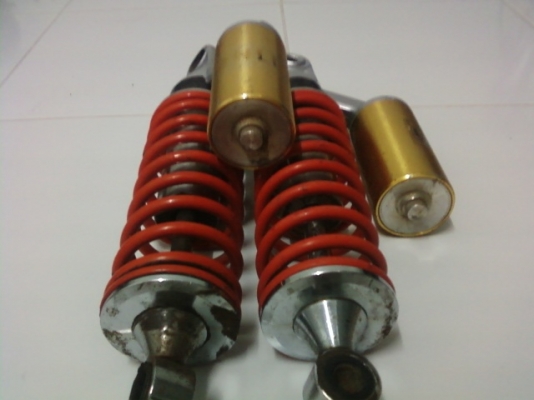 ขาย โช๊คสำหรับใส่ บิ๊กไบค์ Bigbike  OHlins สินค้ามือสองสภาพใช้ได้มี 1 คู่ ราคา 1200 บาท