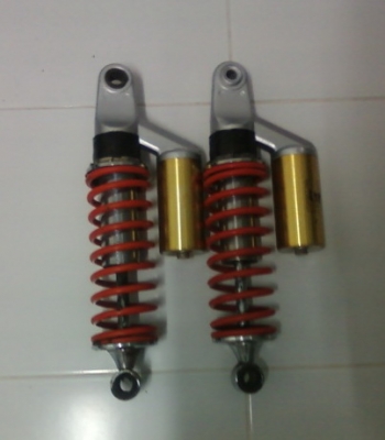ขาย โช๊คสำหรับใส่ บิ๊กไบค์ Bigbike  OHlins สินค้ามือสองสภาพใช้ได้มี 1 คู่ ราคา 1200 บาท