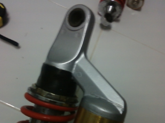 ขาย โช๊คสำหรับใส่ บิ๊กไบค์ Bigbike  OHlins สินค้ามือสองสภาพใช้ได้มี 1 คู่ ราคา 1200 บาท