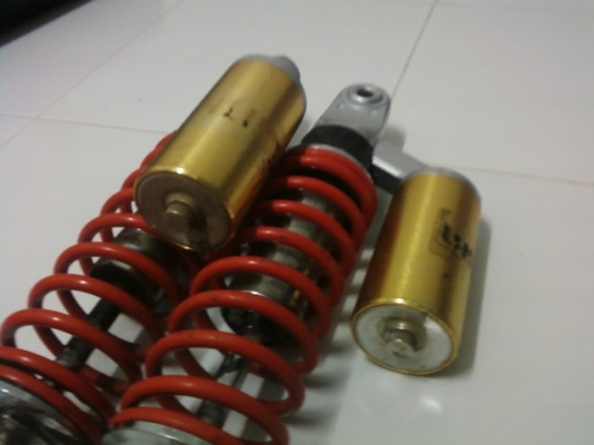 ขาย โช๊คสำหรับใส่ บิ๊กไบค์ Bigbike  OHlins สินค้ามือสองสภาพใช้ได้มี 1 คู่ ราคา 1200 บาท