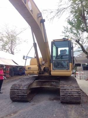 Komatsu PC200-7 ไมล์ ชม.9,000 สภาพสวยค่ะ Komatsu PC200-7 ไมล์ ชม.9,000 สภาพสวยค่ะ