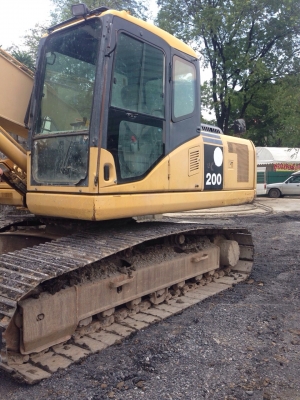Komatsu PC200-7 ไมล์ ชม.9,000 สภาพสวยค่ะ Komatsu PC200-7 ไมล์ ชม.9,000 สภาพสวยค่ะ