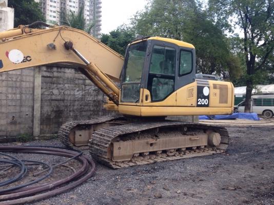 Komatsu PC200-7 ไมล์ ชม.9,000 สภาพสวยค่ะ Komatsu PC200-7 ไมล์ ชม.9,000 สภาพสวยค่ะ