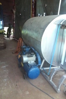 ขายปั้มน้ำมัน 2500 ลิตร พร้อมหัวจ่าย (ต่อรองได้)ติดต่อ 0801648800