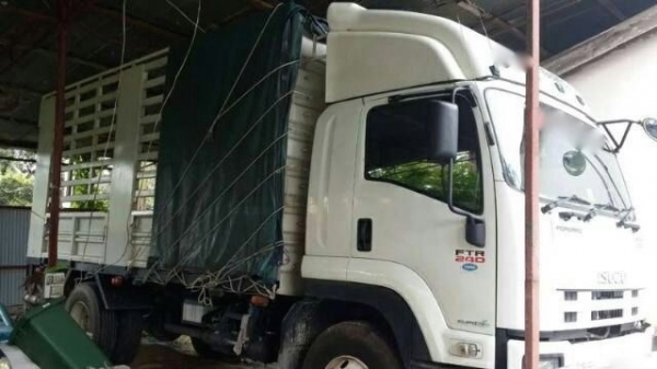 รถอีซูซุ  6  ล้อ รั้ว ( ไม่ดั้ม )  FTR  240  แรงม้า. ปี 52  ( รถวิ่ง 6x,xxx กม. )  สนใจติดต่อ 081 - 6079515