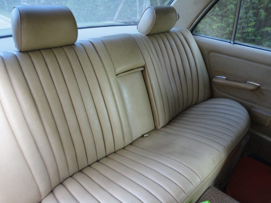 ขาย w123 วางเจ ติดแก๊ส ครับ สภาพดีๆ ครบๆ 125000