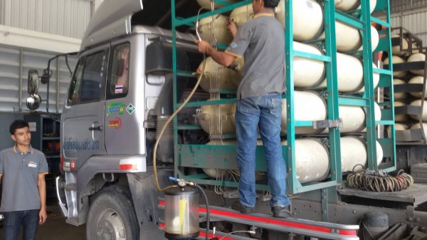 << บริการดูดน้ำมันในถังแก๊ส >>