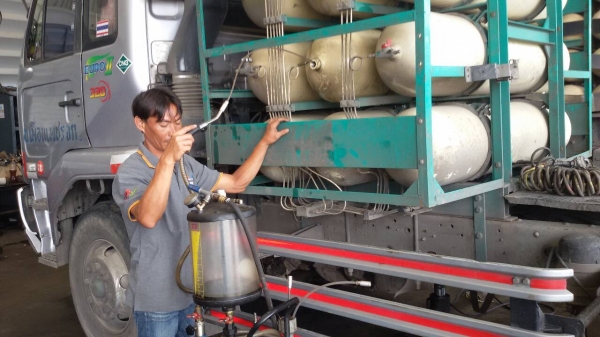 << บริการดูดน้ำมันในถังแก๊ส >>