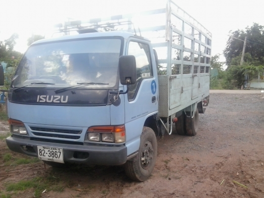 รถบรรทุก 6 ล้อ isuzu