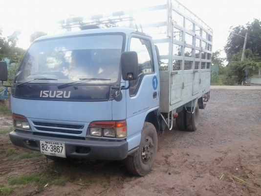 รถบรรทุก 6 ล้อ isuzu