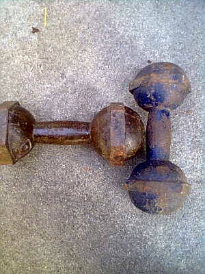 ดัมเบล 2 อัน ขนาด 5 กิโล และ 4 กิโล