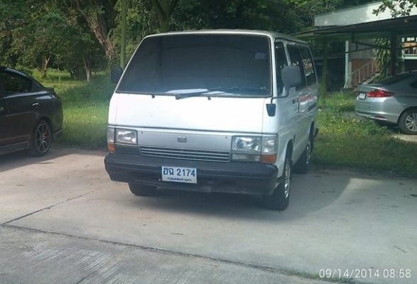 ขายรถตู้โตโย ไฮเอซ เปลี่ยนเครื่องพร้อมเกียร์ออโต้ lpg ลงเล่มแล้ว เอกสารพร้อมโอน