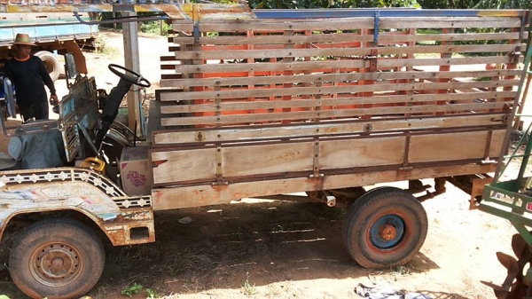 **88,000 บ.ต่อรอง**ขายแต๋น4ล้อเพลาลอย เครื่อง KUBOTA ET11แรง เกียร์ NISSAN คาบ้อล คานหน้า BUDDY เฟืองท้ายเพลาลอย ELF คัสซีหน้า4 เครื่องดีสตาร์ทติดง่าย แน่นดี เสียงดี แรง เกียร์ดีไม่หลุด คัสซีดี เดิมๆไม่ผุ แหนบเสริมแล้ว กระบะพื้นไม้คอกไม้สภาพดี พื้นดี คอกด