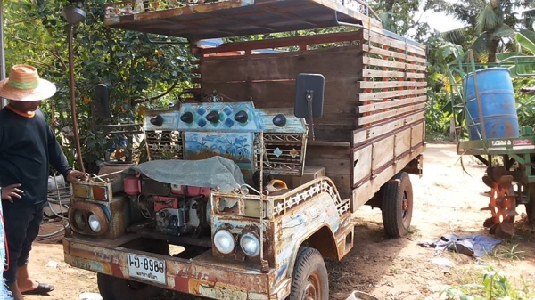 **88,000 บ.ต่อรอง**ขายแต๋น4ล้อเพลาลอย เครื่อง KUBOTA ET11แรง เกียร์ NISSAN คาบ้อล คานหน้า BUDDY เฟืองท้ายเพลาลอย ELF คัสซีหน้า4 เครื่องดีสตาร์ทติดง่าย แน่นดี เสียงดี แรง เกียร์ดีไม่หลุด คัสซีดี เดิมๆไม่ผุ แหนบเสริมแล้ว กระบะพื้นไม้คอกไม้สภาพดี พื้นดี คอกด