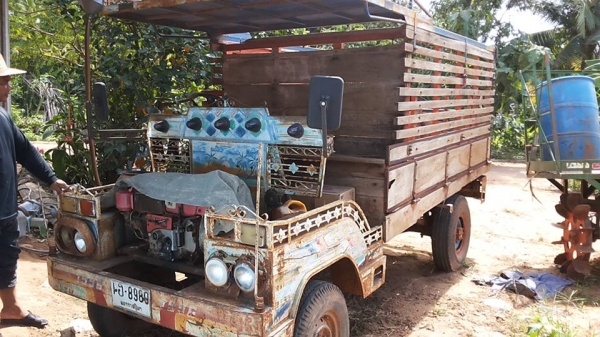 **88,000 บ.ต่อรอง**ขายแต๋น4ล้อเพลาลอย เครื่อง KUBOTA ET11แรง เกียร์ NISSAN คาบ้อล คานหน้า BUDDY เฟืองท้ายเพลาลอย ELF คัสซีหน้า4 เครื่องดีสตาร์ทติดง่าย แน่นดี เสียงดี แรง เกียร์ดีไม่หลุด คัสซีดี เดิมๆไม่ผุ แหนบเสริมแล้ว กระบะพื้นไม้คอกไม้สภาพดี พื้นดี คอกด