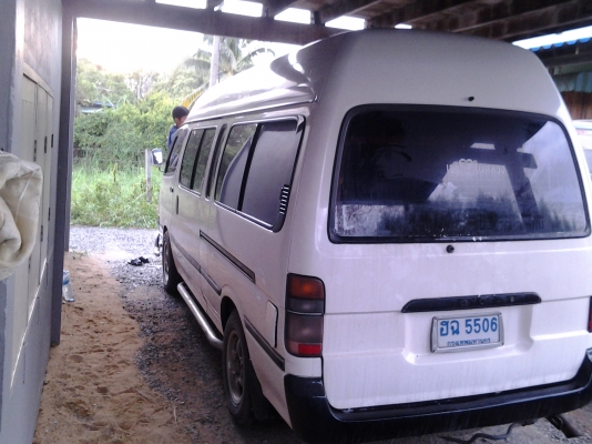 หลังคาสูง เครื่องดีเซลเปลี่ยนใหม่kz turbo แอร์หน้า หลังเย็น เบาะ4แถว