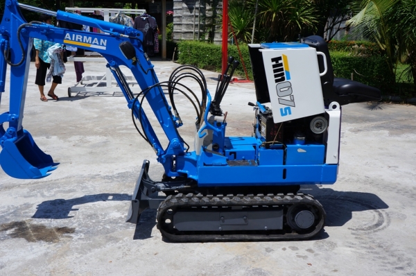 ขายรถขุด MINI AIRMAN HM 07 SG มีหัวเจาะกระแทก ขายรถขุด MINI AIRMAN HM 07 SG มีหัวเจาะกระแทก