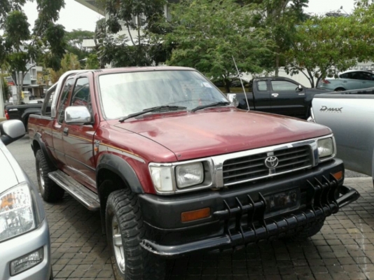 ขาย กระจังหน้า toyota ln-106,ln-111 งานใหม่ ไต้หวัน  1900 บาท