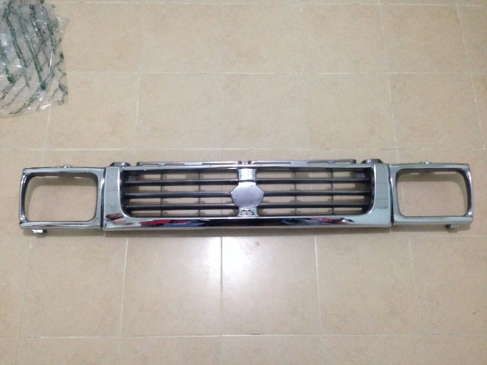 ขาย กระจังหน้า toyota ln-106,ln-111 งานใหม่ ไต้หวัน  1900 บาท