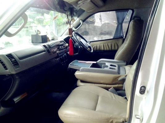 ขายรถตู้ ปี2010 สภาพสวยๆ พร้อมแต่งVIPครบ