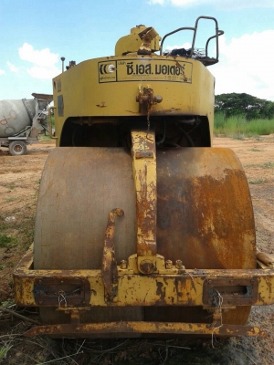 ขายรถบด มี 2 คัน ล้อเหล็กและล้อยาง คันละ 180,000 บาท สภาพใช้งานได้ มีเอกสารครบทั้งสองคัน ราคาต่อรองได้ครับ