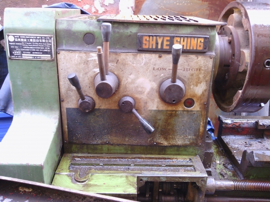 ขายแท่นกลึงไต้หวัน (ไม่มีป้อมมีด แท่นยันศูนย์)ตามสภาพ ราคา 25,000 บาท