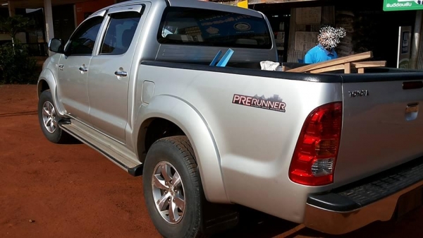 **395,000 บ.ต่อรอง**ขายสวยๆบางๆเดิมๆ TOYOTA HILUX VIGO 3.0E PRERUNNER (ABS) โฉม4ประตู ตัวสูง เกียร์ธรรมดา ปี50/07 เครื่องเดิมเกียร์เดิม ไมล์2xx,xxx กม. เครื่องดี แห้งๆ ไม่มีเยิ้ม แรงดี เกียร์ไม่มีหอน ช่วงล่างหนึบ คัสซีสวยเดิมโรงงาน กระบะสวยมีพื้นปูกระบะ ห