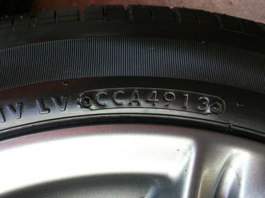 ล้อเดิม New Vios 1.5S ขอบ16พร้อมยาง Bridgestone 195-50R16 ปลายปี 13 ยางลงพื่นปี 14 ครับ