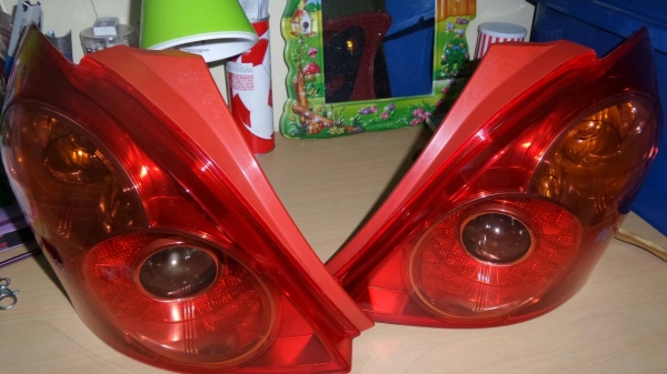 โคมไฟท้าย YARIS RS ของแท้มือสอง