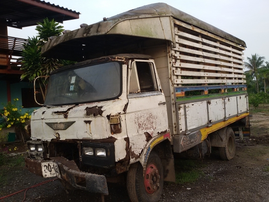 ขายซากรถ HINO KM310 ไม่มีเครื่ิิอง+เกียร์ เอาไปทำอีแต๋นได้