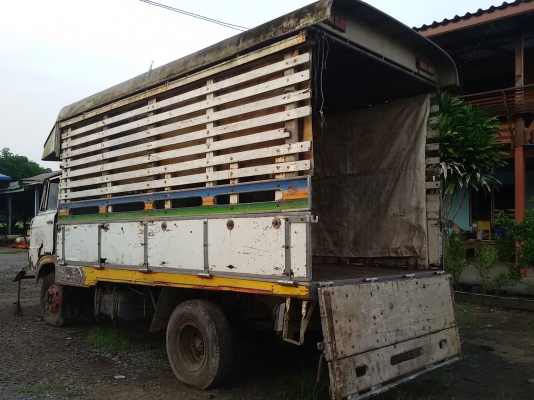 ขายซากรถ HINO KM310 ไม่มีเครื่ิิอง+เกียร์ เอาไปทำอีแต๋นได้