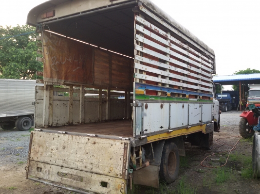 ขายซากรถ HINO KM310 ไม่มีเครื่ิิอง+เกียร์ เอาไปทำอีแต๋นได้