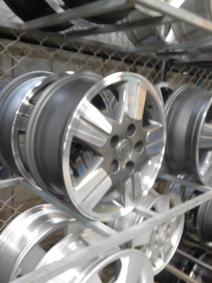 แม๊กเดิมๆ ขอบ 15 ขนาด 5 รู ของ วีโก้  ชุด 4 วง TEL.081-427-3941