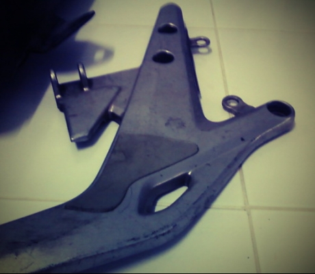 ขายอะไหล่ ชุด ติดเฟรมสำหรับใส่ที่พักเท้า ของ er6n ราคา คู่ละ 800 บาท ขายอะไหล่ ชุด ติดเฟรมสำหรับใส่ที่พักเท้า ของ er6n ราคา คู่ละ 800 บาท