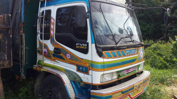 10ล้อเพลาเดียว175แรงFVM12MY วางหัวเก๋งเดก้า...รถสวยมาก  เล่มพร้อม คัสซีสวย เครื่องสวย...