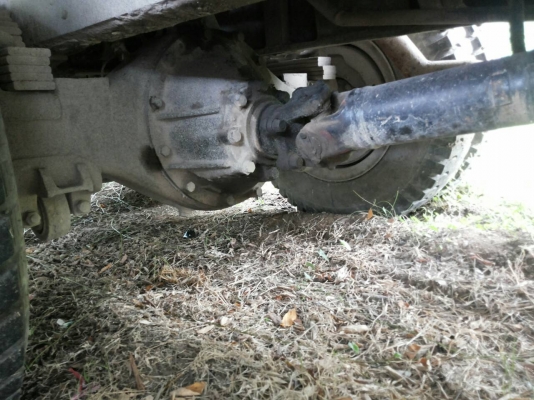 รถบรรทุก 10 ล้อใหญ่ ISUZU หน้ายาวดั๊มพ์ได้ ปี 2555 ราคา 270,000 บ.