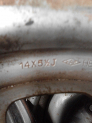 กะทะ 6 รู ขอบ 14 มี 4 ใบ TEL.081-427-3941