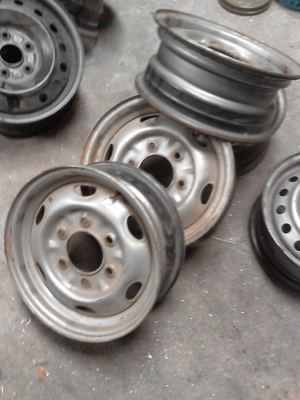 กะทะ 6 รู ขอบ 14 มี 4 ใบ TEL.081-427-3941