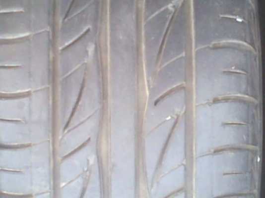 ขายล้อพร้อมยาง 185 60 15 ชุด 2000 บาท