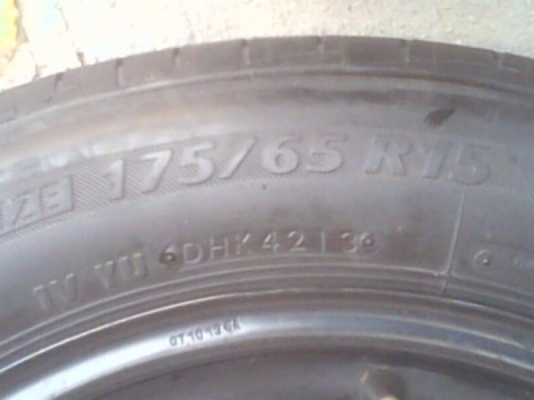 ขายล้อพร้อมยาง 175 65 15 ชุด 2500 บาท