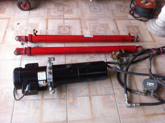 กระบอกไฮโดลิค พร้อมปั๊ม ไฟ 220 v แกนเพลา 32 มิล ความยาวกระบอกที่ยังไม่ได้ใช้งาน เมตรยี่สิบ ของ USA