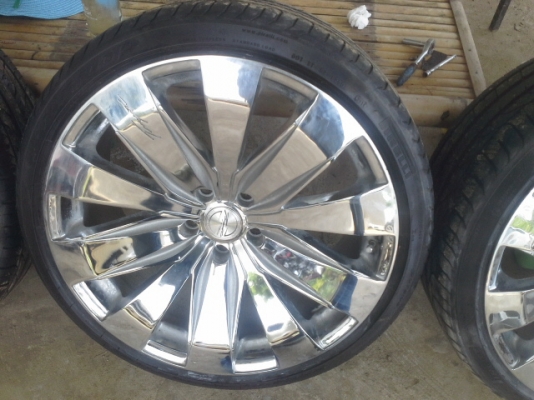 ขายล้อ 20" 5รู 114 8/9 ยางปี 2011 ล้อสวย ยางดี