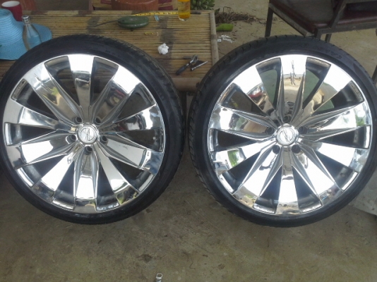 ขายล้อ 20" 5รู 114 8/9 ยางปี 2011 ล้อสวย ยางดี