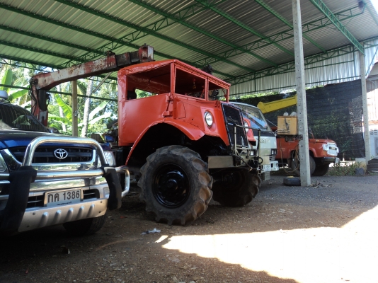 ขายรถจิ๊บขับเคลื่อน 2เพลา ยาง900ขอบ20