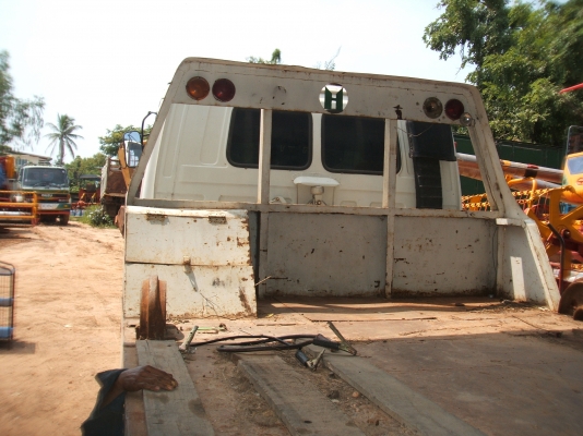 ขายรถเทลเลอร์ อีซูซุ ร็อกกี้ เครื่ยงยนต์ 175 แรงม้า บรรทุกรถเกี่ยวข้าว สภาพดี เครื่องดี คัตซีสวย กำลังทำลายด้านข้างรถ