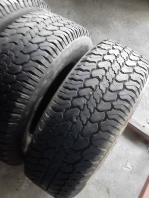 225/70R15 MICHELIN  LTX A/T  มี 3 เส้น TEL.081-427-3941