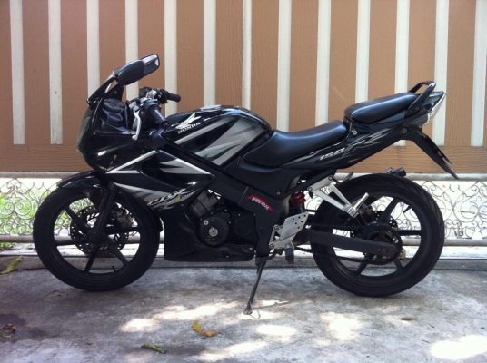 ขออนุญาติขาย HONDA CBR 150 สตา์ร์ทมือ สภาพสวย โอนให้ฟรีครับ