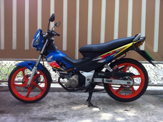 ขออนุญาติขาย Honda Sonic 125 CC. ตัว Top ล้อแม็กLS โอนให้ฟรีครับ