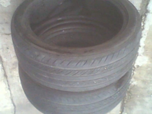 ยาง 225/40/18 ปี 12 คู่ 1500 บาท