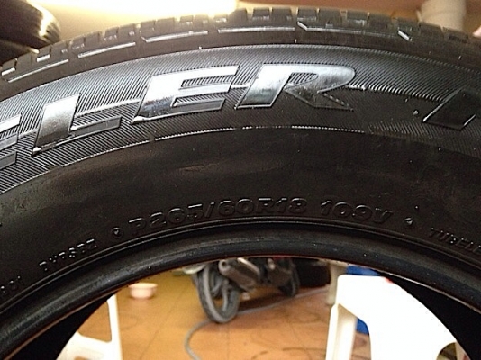 ขายยาง Bridgestone 265/60/18 ปี10 1ชุด ขายยาง Bridgestone 265/60/18 ปี10 1ชุด